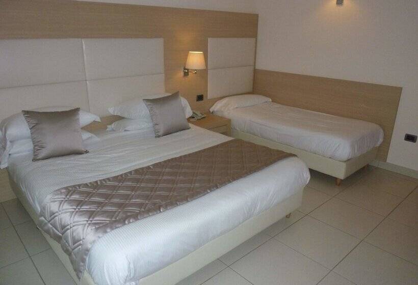 غرفة قياسية ثلاثية, Mediterraneo Palace