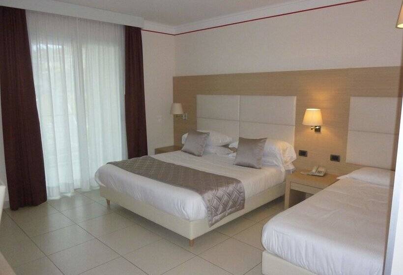 غرفة قياسية ثلاثية, Mediterraneo Palace