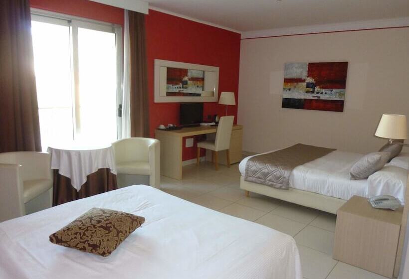 غرفة قياسية رباعية, Mediterraneo Palace