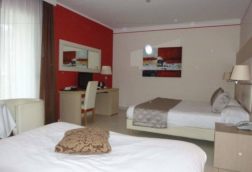 غرفة قياسية رباعية, Mediterraneo Palace