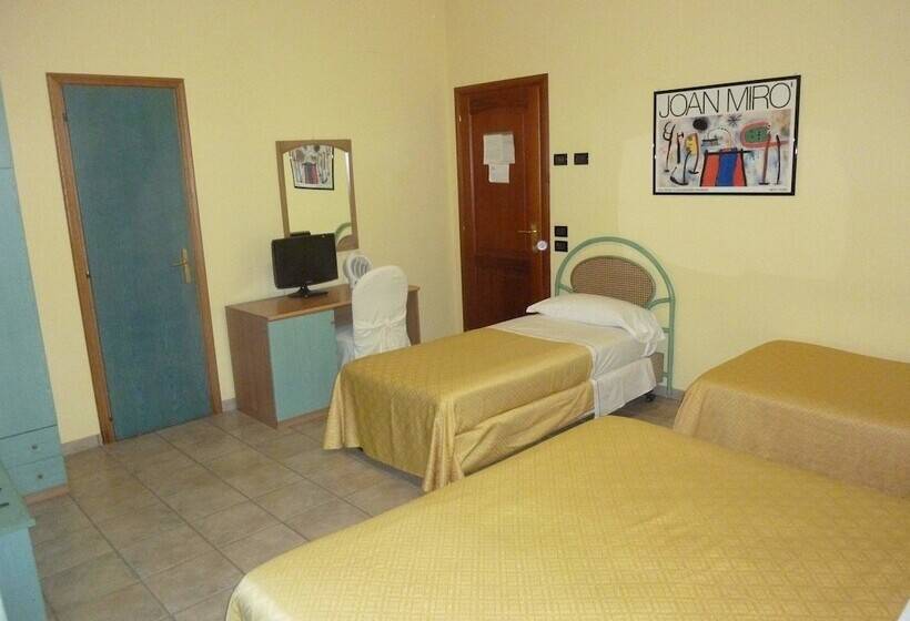 غرفة قياسية رباعية, Mediterraneo Palace