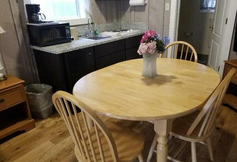 منزل غرفتين نوم, Nevada City Inn