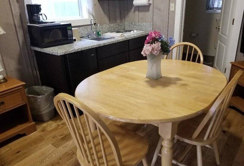 منزل غرفتين نوم, Nevada City Inn