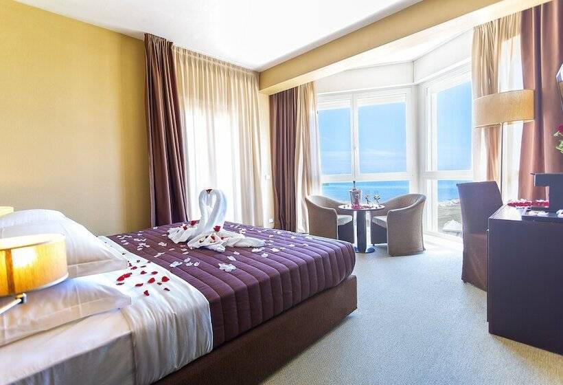 高级海景房, Petit Palais