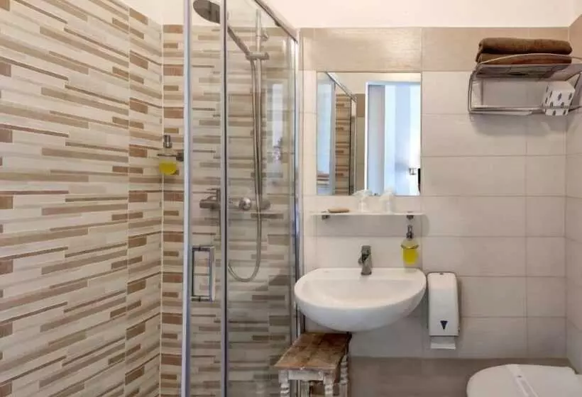 اتاق استاندارد چهار تخته, Sette Archi