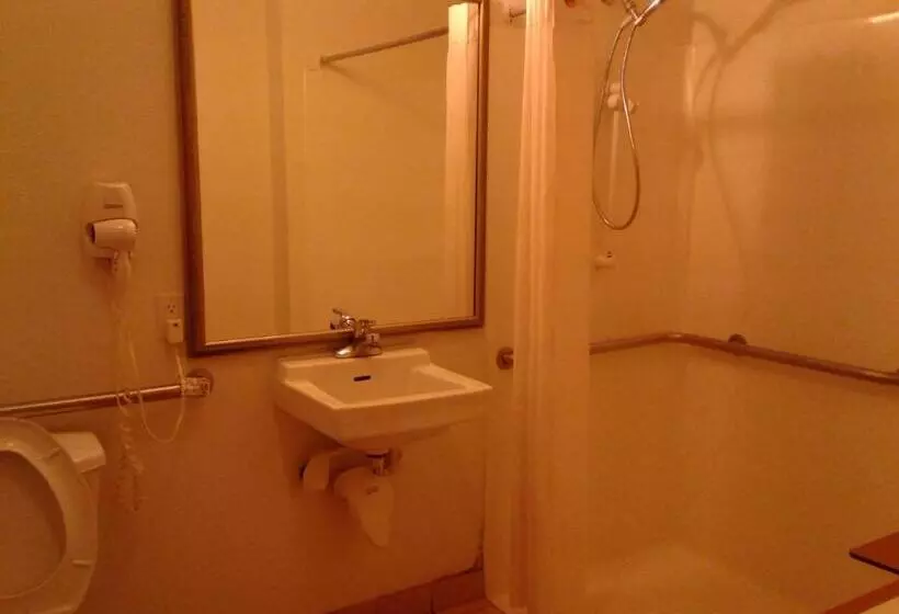 身障者適用キングサイズベッドルーム, Super 8 By Wyndham Garland Rowlett East Dallas Area