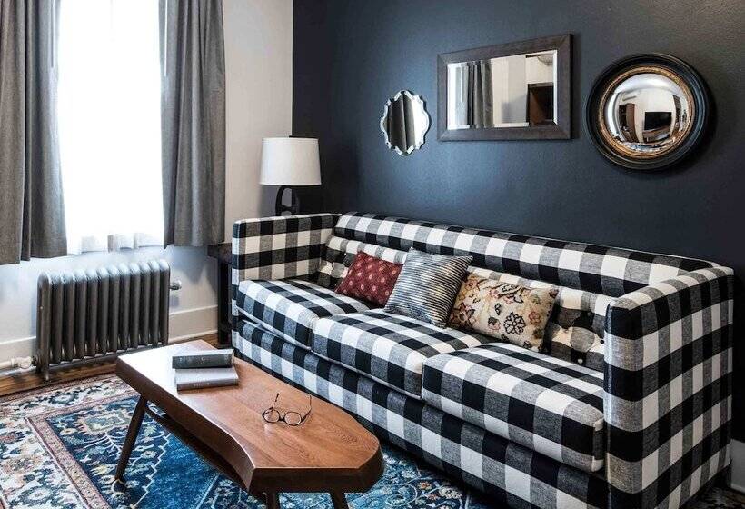 套房, The Armstrong