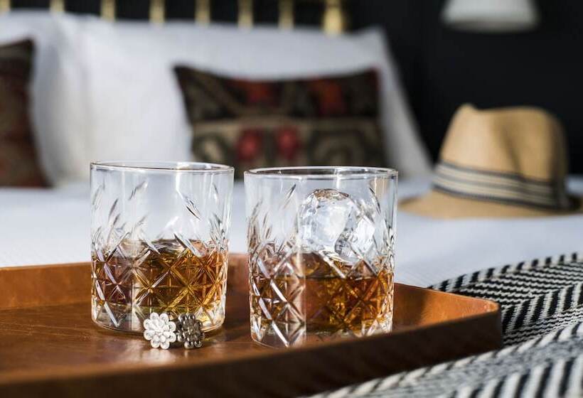 套房, The Armstrong