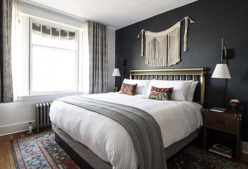 套房, The Armstrong