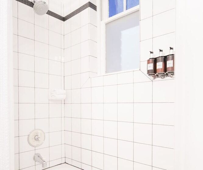 标准间, The Armstrong