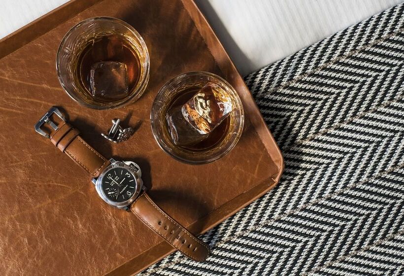 标准间, The Armstrong