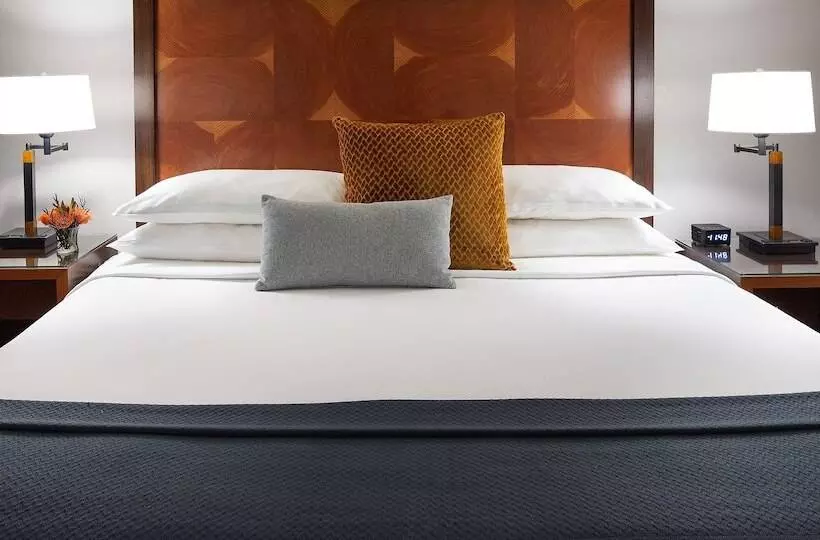 اتاق لوکس, The Paramount Hotel Portland