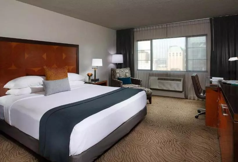 اتاق لوکس با تخت بزرگ, The Paramount Hotel Portland