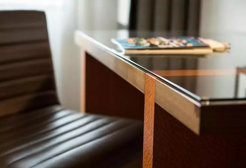 اتاق اجرایی با تخت بزرگ, The Paramount Hotel Portland