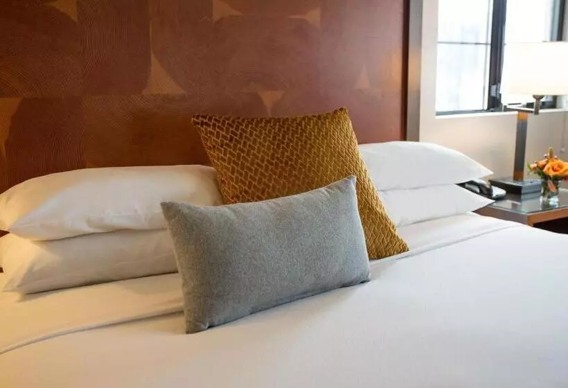 اتاق اجرایی با تخت بزرگ, The Paramount Hotel Portland