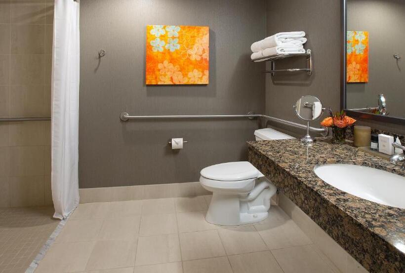 חדר סטנדרט מותאם לאדם עם מוגבלויות, The Paramount Hotel Portland