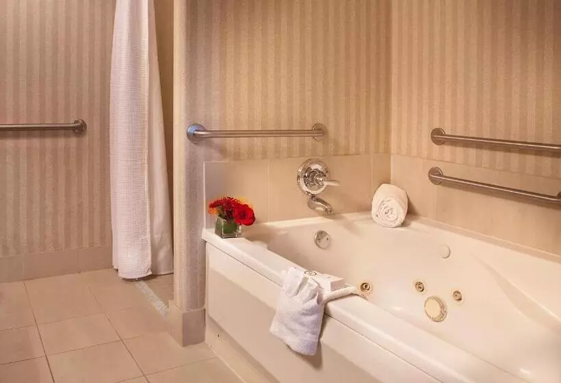 سوییت, The Paramount Hotel Portland