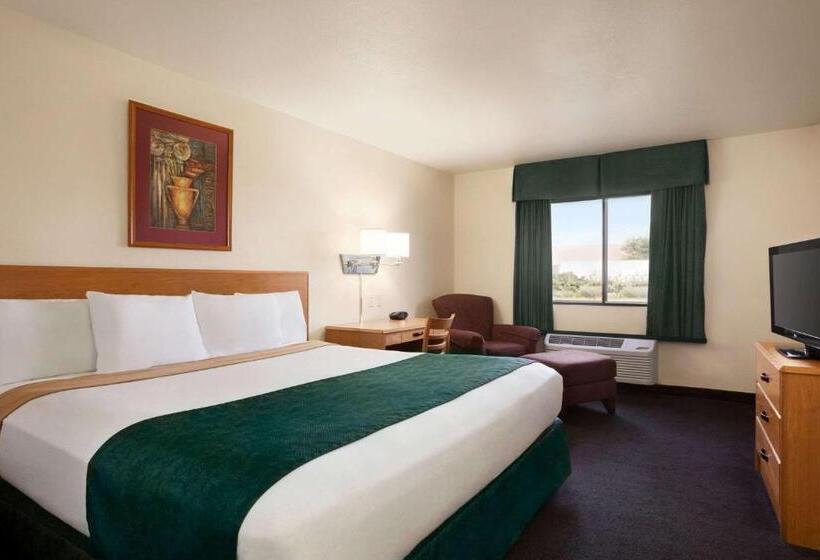 غرفة قياسية سرير كينج, Travelodge By Wyndham Pecos
