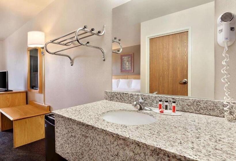 غرفة قياسية سرير كينج, Travelodge By Wyndham Yermo