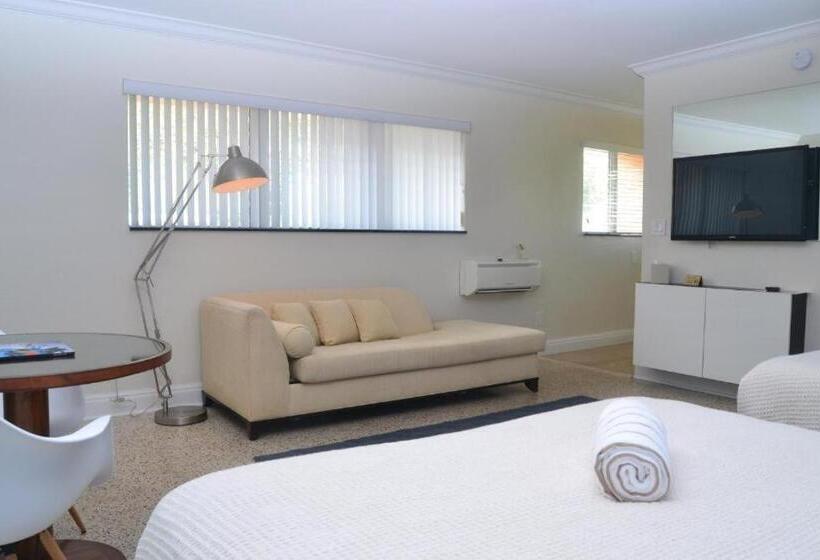 스탠다드 스튜디오, Victoria Park