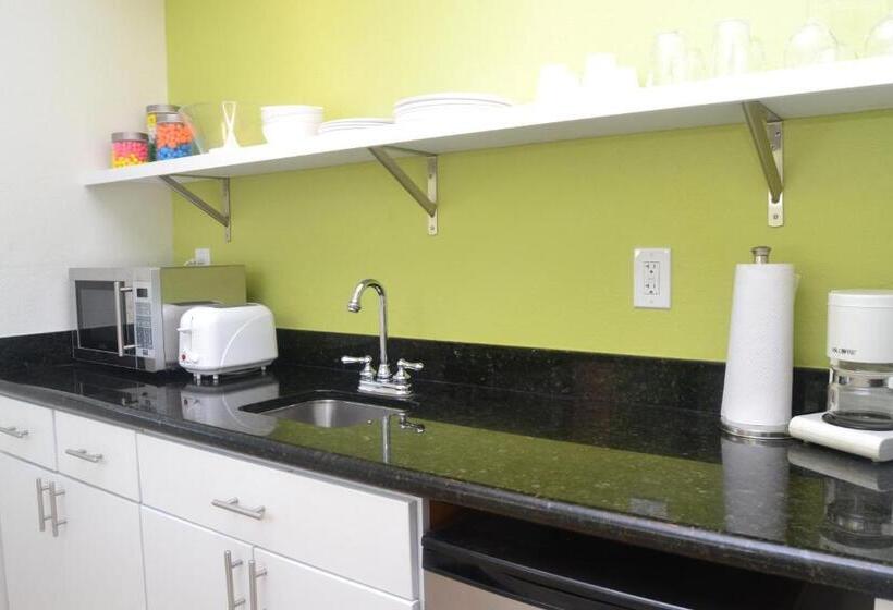 스탠다드 스튜디오, Victoria Park