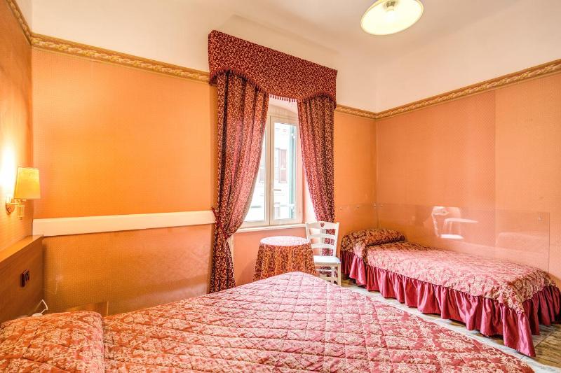 חדר סטנדרט לשלושה, Virginia