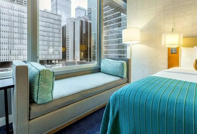 اتاق لوکس با چشمانداز شهر, Kinzie