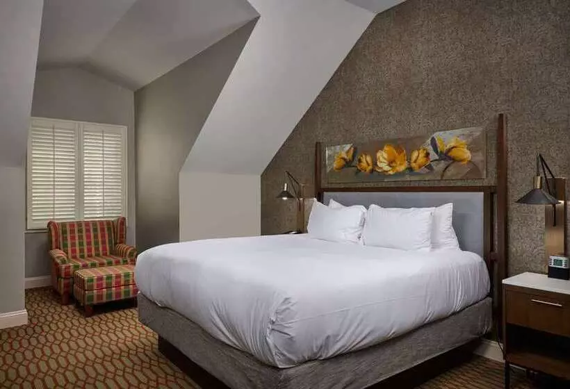 キングサイズベッドのデラックスルーム, Virginia Crossings Hotel, Tapestry Collection By Hilton