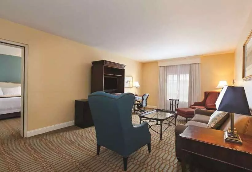 キングサイズベッドのデラックスルーム, Virginia Crossings Hotel, Tapestry Collection By Hilton