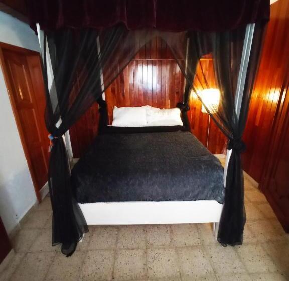 Habitación Triple Estándar, Kaza Muta