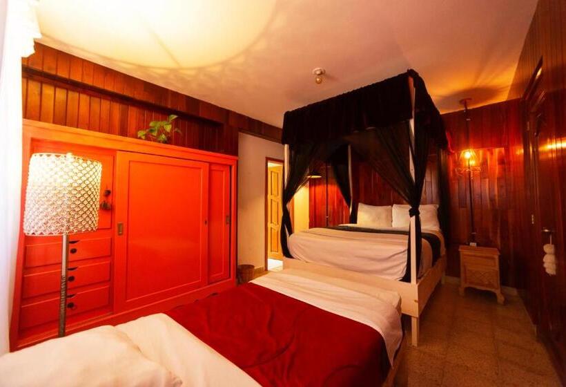 Habitación Triple Estándar, Kaza Muta