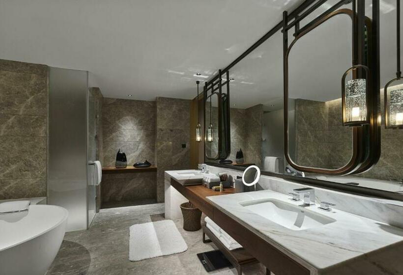 キングサイズベッドのデラックススイート, Hilton Suzhou Yinshan Lake