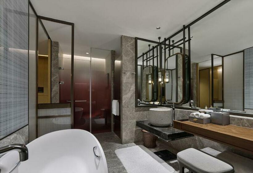 キングサイズベッドのエクゼクティブルーム, Hilton Suzhou Yinshan Lake