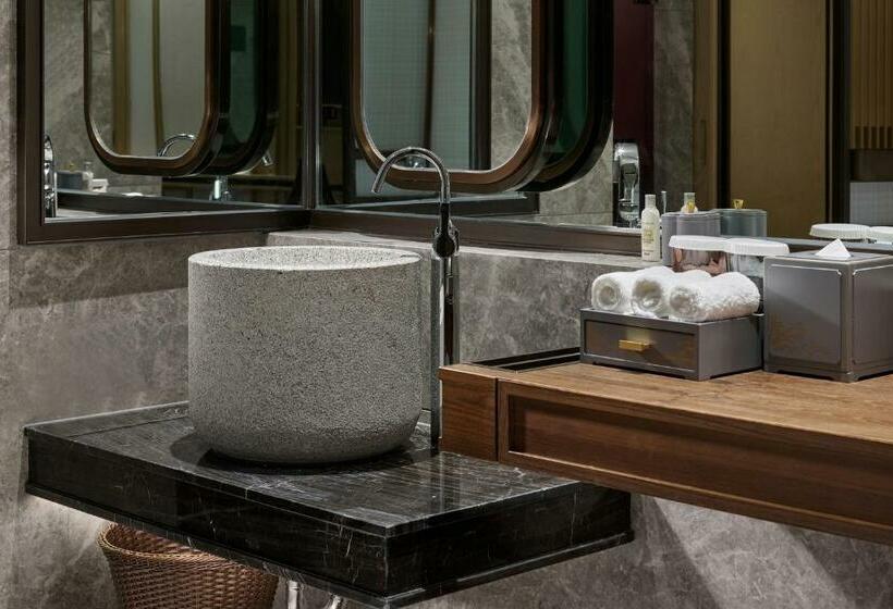 キングサイズベッドのスタンダードルーム, Hilton Suzhou Yinshan Lake