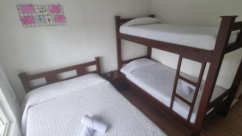 Четырехместный Номер Стандарт, Hostal Mochileros Inn