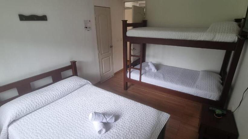 Четырехместный Номер Стандарт, Hostal Mochileros Inn