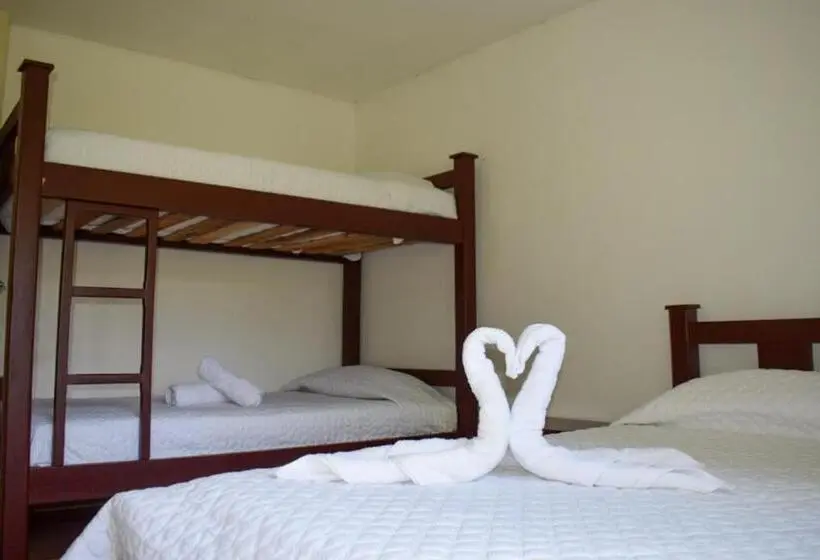 スタンダード４人部屋, Hostal Mochileros Inn