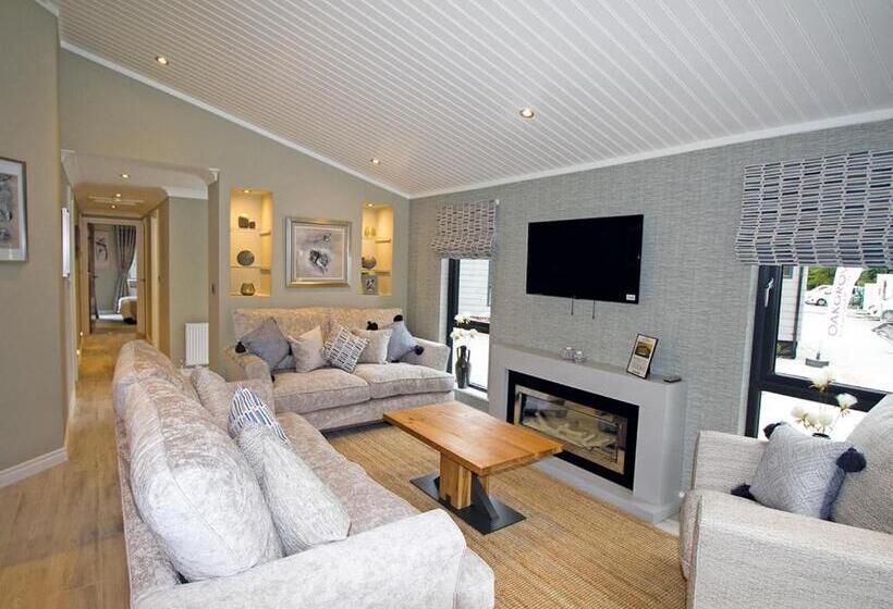 خانه 2 خوابه, Penally Grange