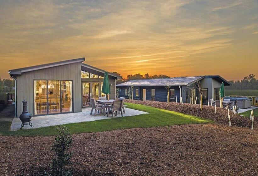 خانه 2 خوابه, Penally Grange