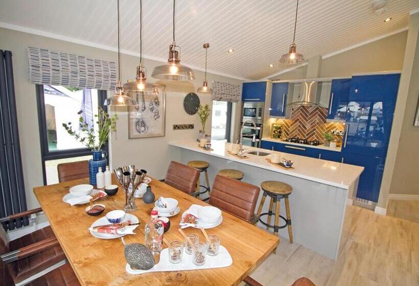 خانه 2 خوابه, Penally Grange