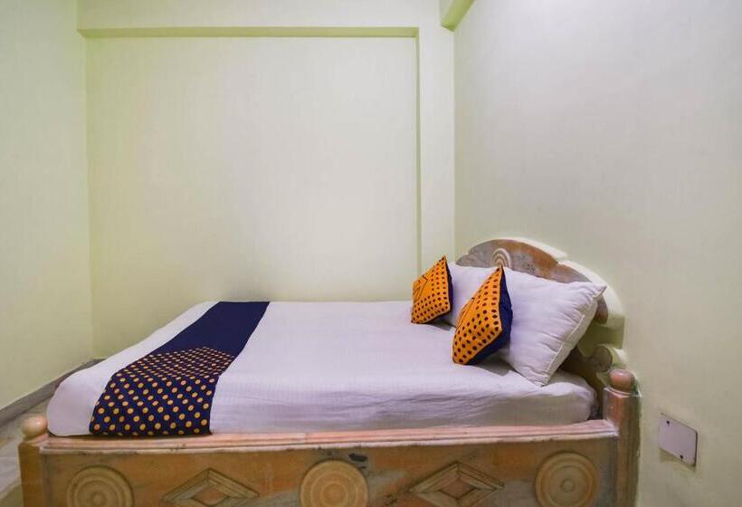 غرفة كلاسيكية ثلاثية, Spot On Hotel Red Tomato