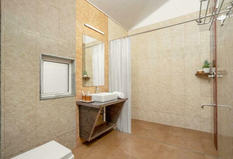 חדר משפחתי, Whistling Woodzs Resort