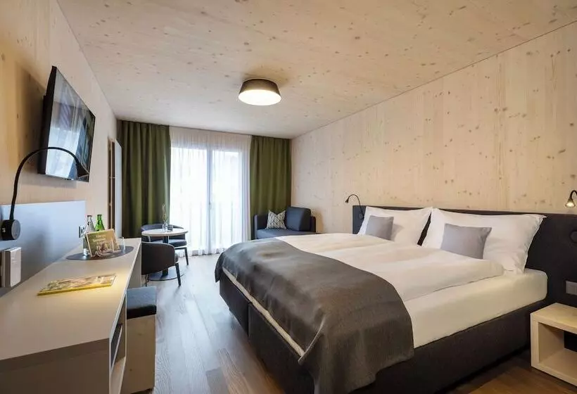 Standard Plus -huone, Aves Hotel Savognin