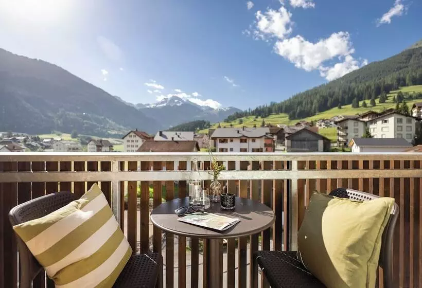 Perhehuone, Aves Hotel Savognin