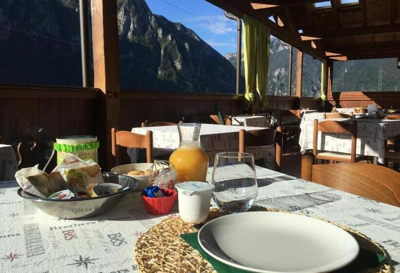 חדר סטנדרט לשלושה עם טרסה, Albergo Panoramico