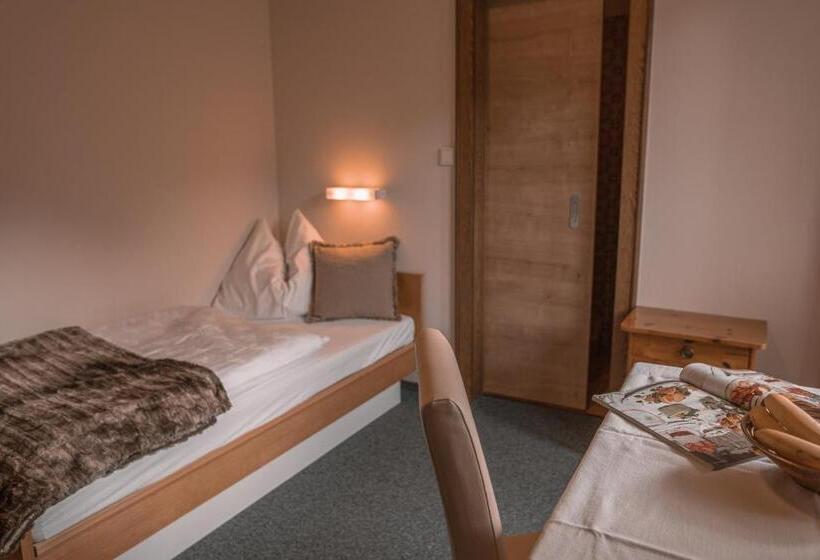 スタンダードシングルルーム, Brandgut Vor Freude Glühen