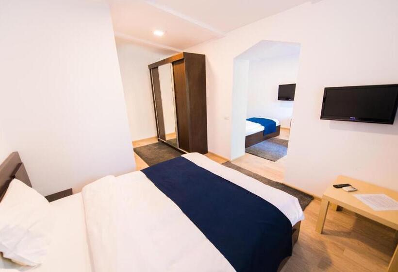 Семейный Номер, Pensiunea Puiu