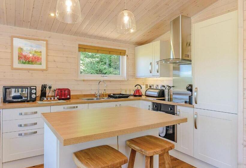 Дом 2 Спальни, Hazelhurst Lodges