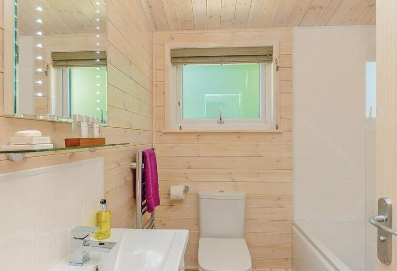 Дом 2 Спальни, Hazelhurst Lodges