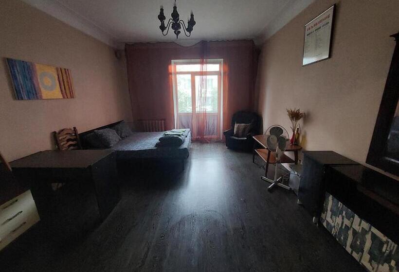 Lakosztály, Alaska Fox